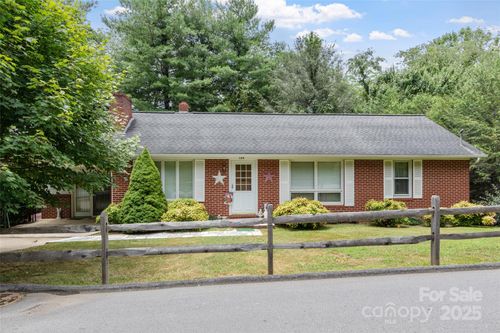 135 Indian Trl, Burnsville, NC, 28714-3121 | Card Image