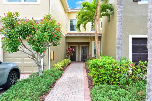 3-102-7930 Moonstone Dr, SARASOTA, FL, 34233-3313 | Card Image
