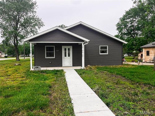 101 N Railroad St, Patoka, IL, 62875-1077 | Card Image