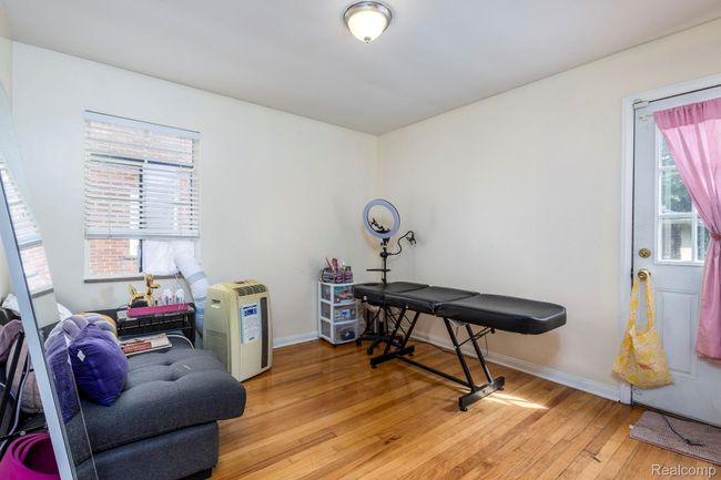 16-web-or-mls-20450 Lochmoor - Interior (9 of 17).jpg | Image 13