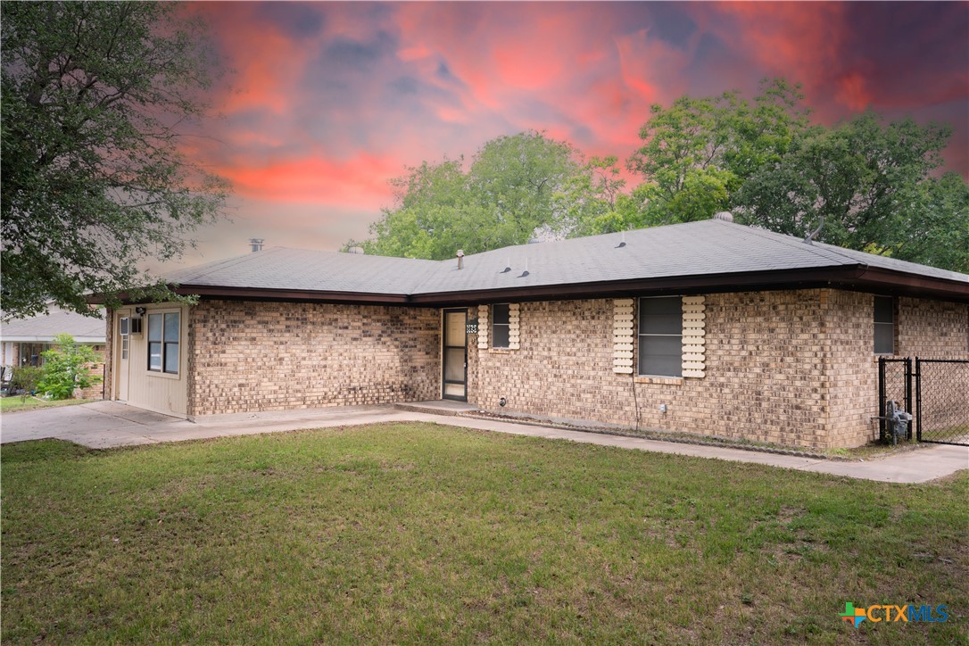Royal Dr, Gatesville, TX 76528