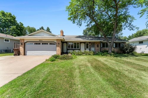 8844 75th St S, Cottage Grove, MN, 55016-2104 | Card Image