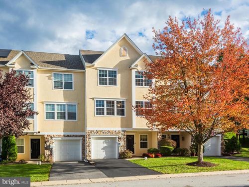 2746 Fynamore Ln, DOWNINGTOWN, PA, 19335-6027 | Card Image
