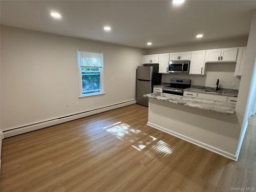 e3-98 E Market St, Hyde Park, NY, 12538-1648 | Card Image