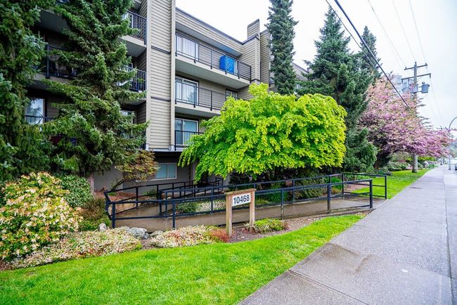 202 - 10468 148 Street, Condo with 1 bedrooms, 1 bathrooms and 1 parking in Surrey BC | Image 1