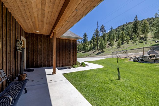 View of green lawn | Image 47