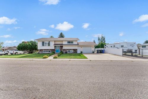 3 Ross Heights Pl Se, Medicine Hat, AB, T1B2E5 | Card Image