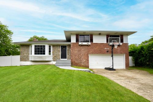 19 Goldfield St, Melville, NY, 11747-1657 | Card Image