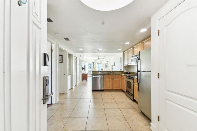 404 - 11605 Gulf Blvd, Condo with 2 bedrooms, 2 bathrooms and null parking in TREASURE ISLAND FL | Image 6