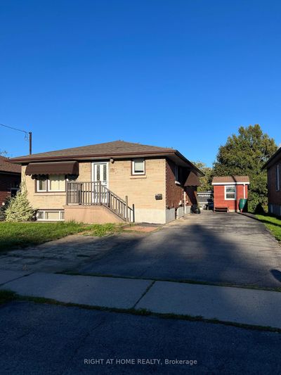 241 Chadburn St, House other with 3 bedrooms, 2 bathrooms and 4 parking in Oshawa ON | Image 1