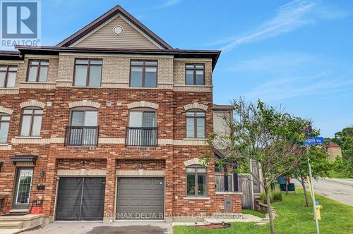 275 Eric Czapnik Way, Ottawa, ON, K1E0B4 | Card Image