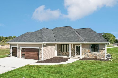 2512344 Valleyview Cir, Pewaukee, WI, 53072 | Card Image