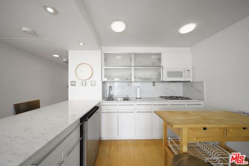 2104-800 W 1st St, Los Angeles, CA, 90012-2429 | Card Image