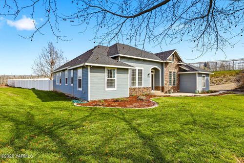 1031 Orchardvale Rd, Zillah, WA, 98953-9026 | Card Image