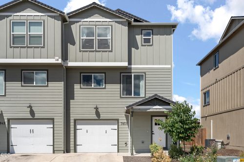 7851 28th St, White City, OR, 97503-1476 | Card Image