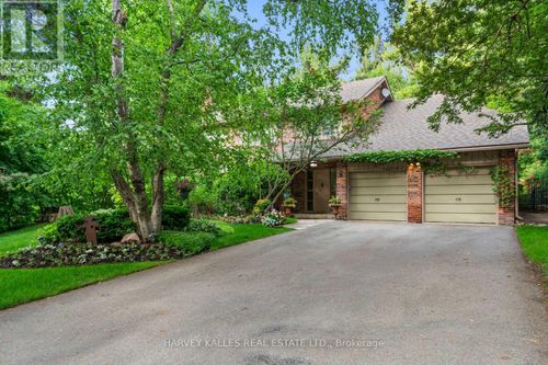 1 Vyner Rd, North York, ON, M2L2N3 | Card Image