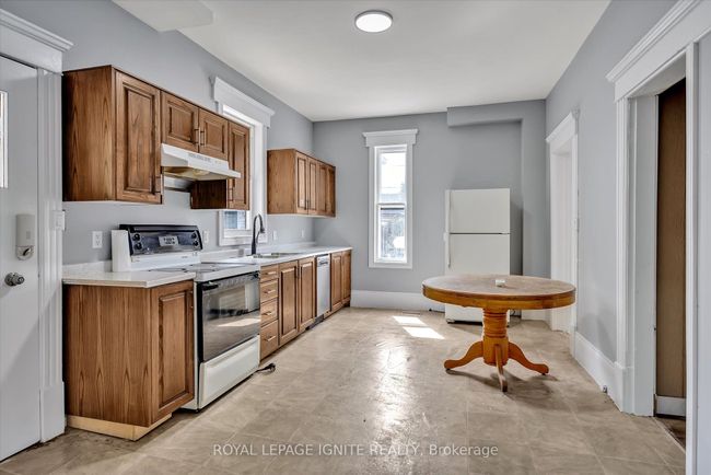 293 Dalhousie St, Home with 5 bedrooms, 3 bathrooms and 4 parking in Peterborough ON | Image 13