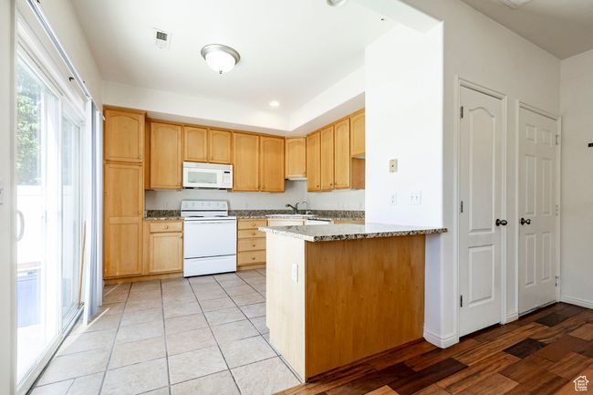 890 E Chase Brook Ln, Condo with 3 bedrooms, 3 bathrooms and 2 parking in Millcreek UT | Image 8