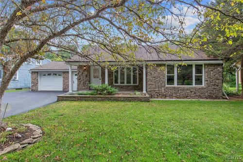 215 Gulf Rd, Camillus, NY, 13031-9708 | Card Image