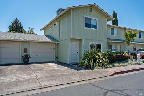 240 Main Cir, Ukiah, CA, 95482-4992 | Card Image