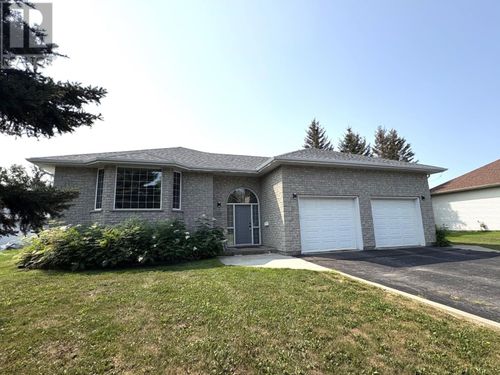 2156 Falconcrest Dr, Thunder Bay, ON, P7J1H5 | Card Image