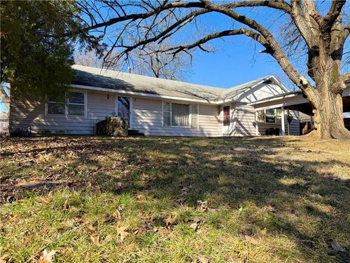 609 S Ridge St, Yates Center, KS, 66783-1531 | Card Image