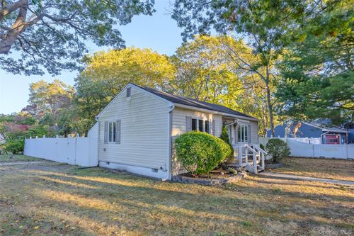 85 Lake Promenade, Ronkonkoma, NY, 11779-5333 | Card Image