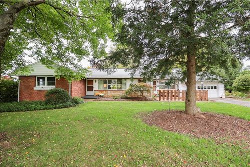 635 Craig St, Grove City, PA, 16127-1457 | Card Image