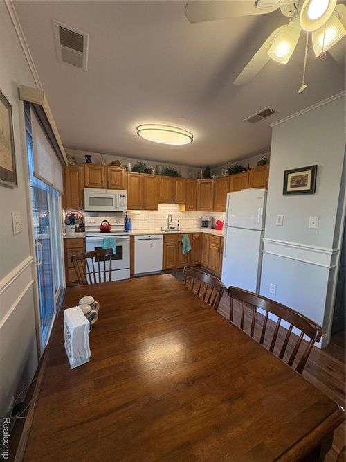 1030 Larson Ct, Rochester Hills, MI, 48307-3011 | Card Image