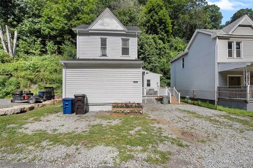 1629 Streets Run Rd, Pittsburgh, PA, 15236-1207 | Card Image