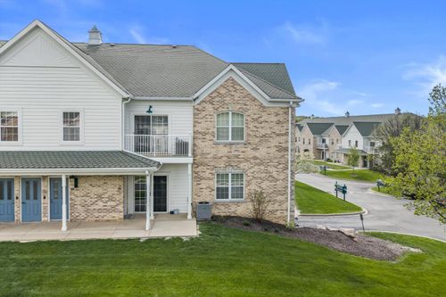 2720 Northview Rd, Waukesha, WI, 53188-2033 | Card Image
