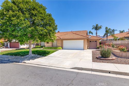 1946 Seven Hills Dr, Hemet, CA, 92545-8171 | Card Image