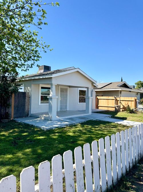 605 N F St, Tulare, CA, 93274-2727 | Card Image