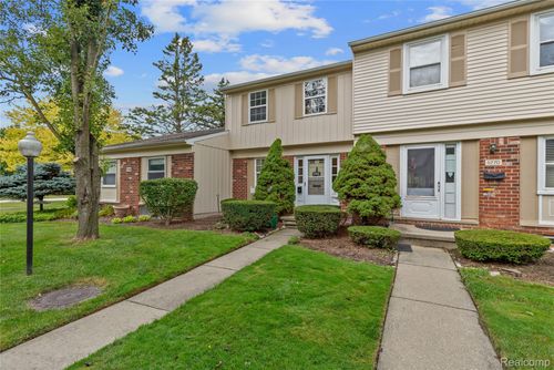 5768 Northfield Pkwy, Troy, MI, 48098-5126 | Card Image