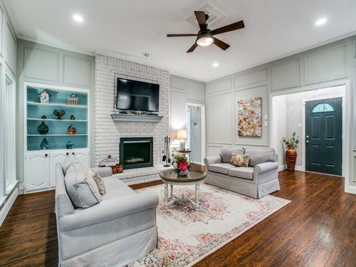 605 Oak Ln, Grapevine, TX, 76051-2972 | Card Image