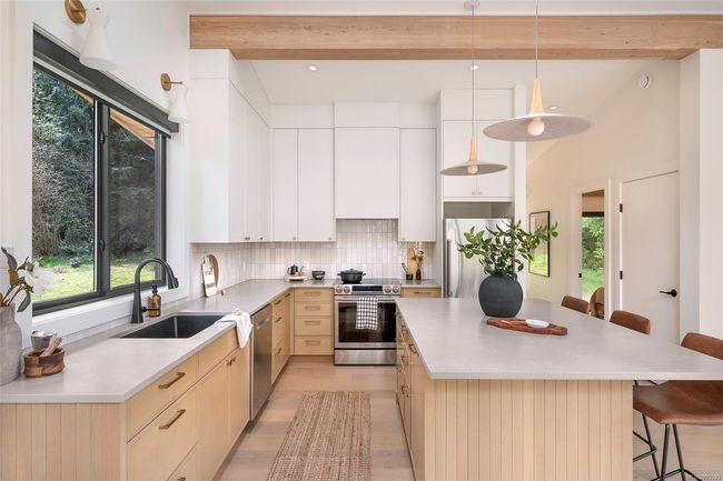 585 Wildwood Cres, House other with 1 bedrooms, 1 bathrooms and 3 parking in Gabriola Island BC | Image 21
