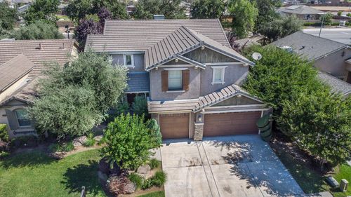 1090 Clara Ave, Fowler, CA, 93625-9479 | Card Image
