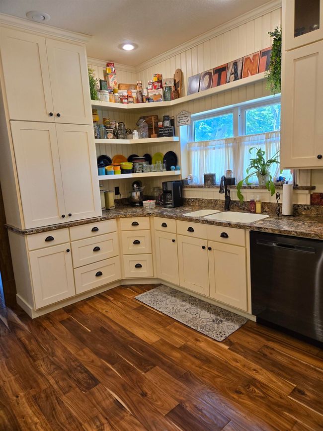 511 2 Nd St W, House other with 3 bedrooms, 2 bathrooms and null parking in Cresco IA | Image 17