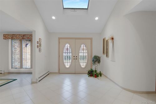 254 Pine Acre Blvd, Dix Hills, NY, 11746-8501 | Card Image