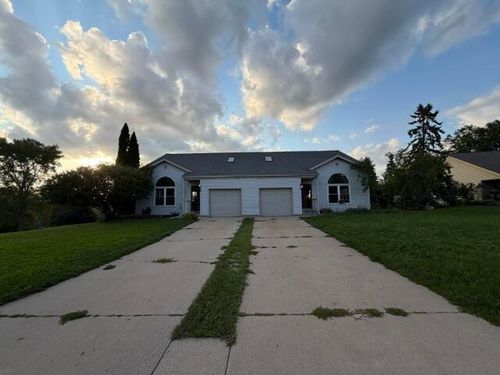 885 S Imperial Dr, Hartland, WI, 53029-2708 | Card Image