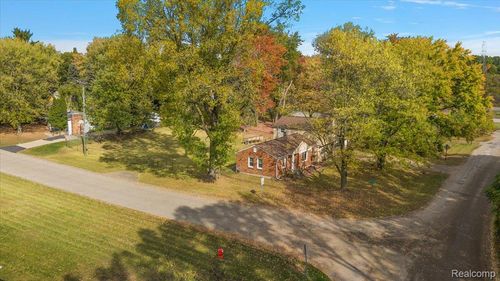 2262 Hammerslea Rd, Lake Orion, MI, 48359-1622 | Card Image