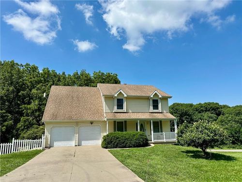 18548 Evergreen Ter, Country Club, MO, 64505-4051 | Card Image