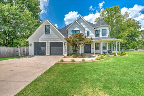 103 Ne 7th St, Bentonville, AR, 72712-4800 | Card Image