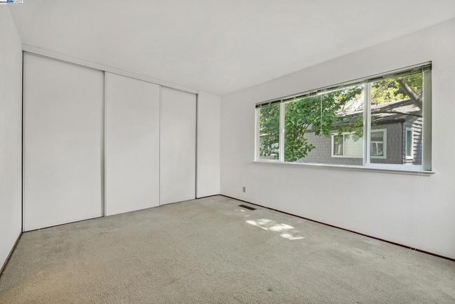 127 Temescal Cir, Townhouse with 2 bedrooms, 2 bathrooms and null parking in Emeryville CA | Image 24