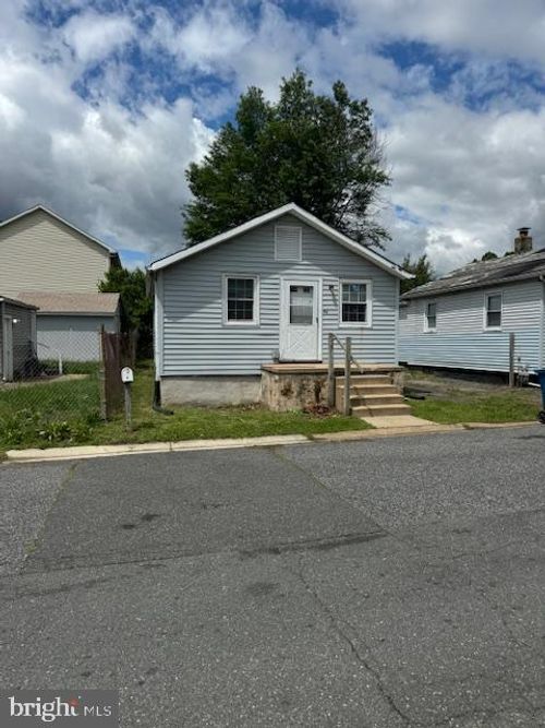 914 E Hazeldell Avenue, NEW CASTLE, DE, 19720 | Card Image