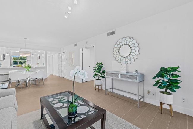 204 - 10092 Cedar Point 204 Boulevard, Condo with 2 bedrooms, 2 bathrooms and null parking in Boynton Beach FL | Image 8