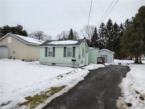 19 Burr Ave, New York Mills, NY, 13417-1304 | Card Image