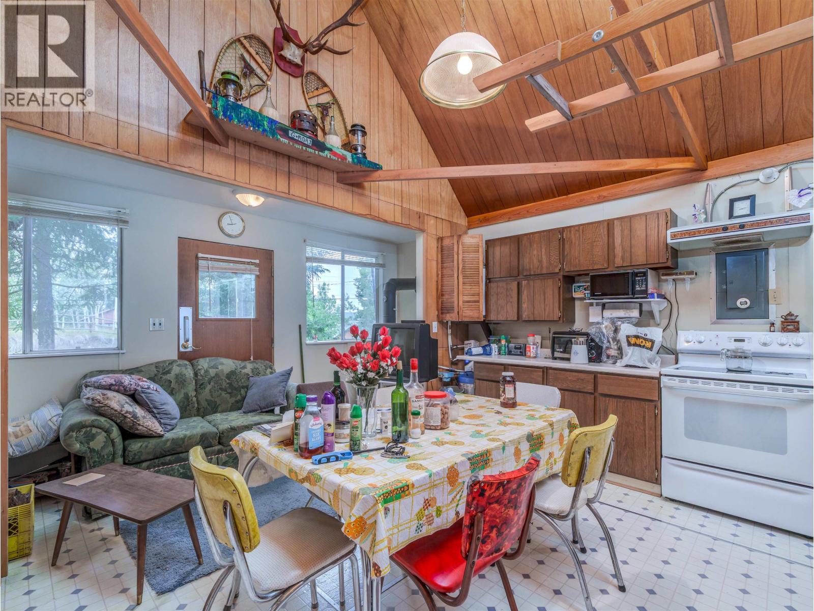 Residential in 100 Mile House 4