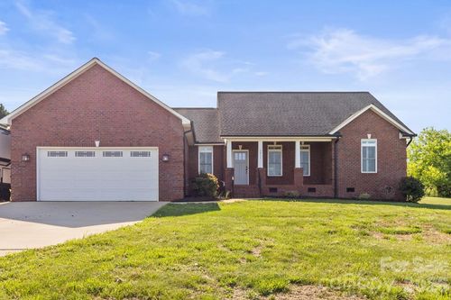 2411 Carriage Ln, Lincolnton, NC, 28092-5839 | Card Image