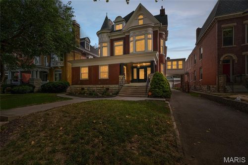 4362 W Pine Blvd, Saint Louis, MO, 63108-2206 | Card Image